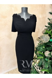 Rochie din stofa neagra, elastica, cu decolteu brodat